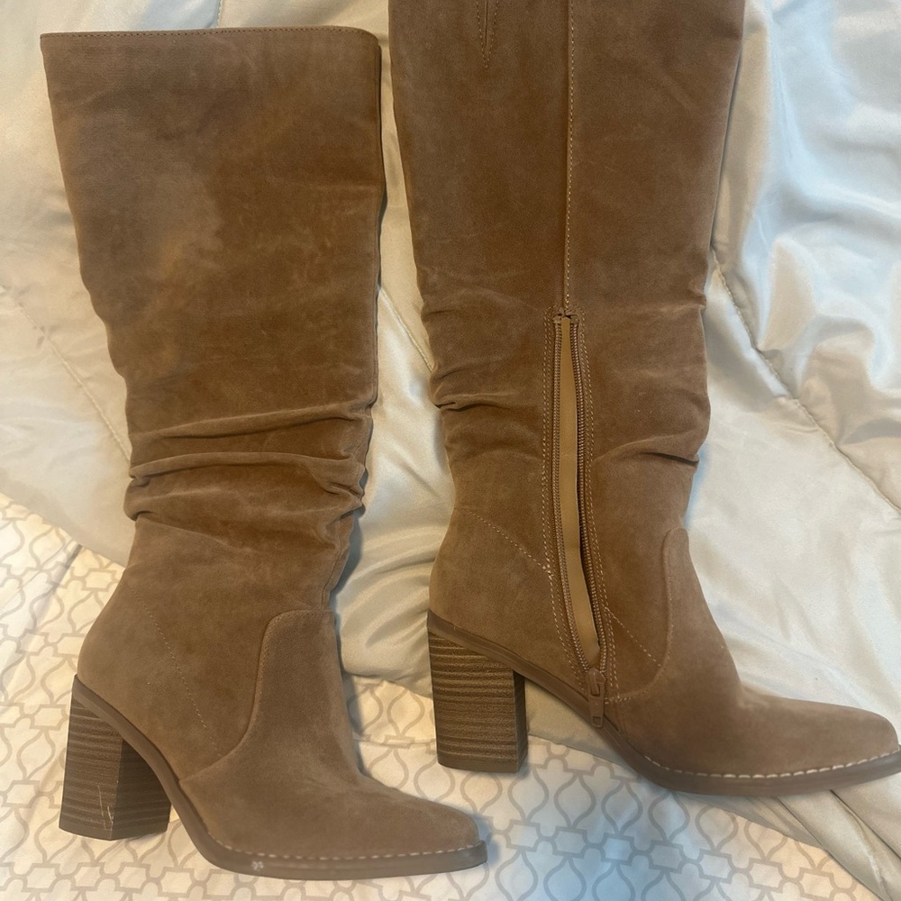 Womens knee high boots. Size 6 1/2